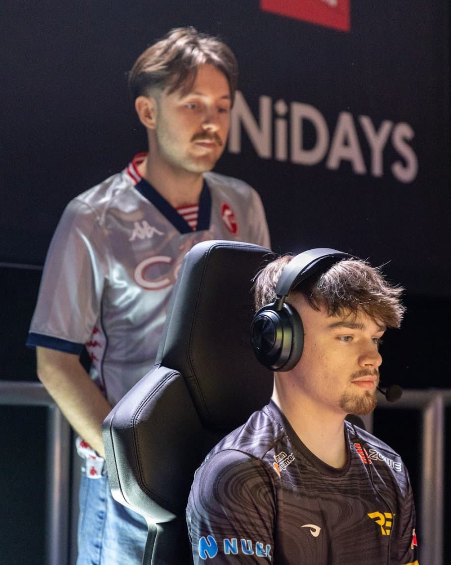 freecant coaching at a live Rocket League event